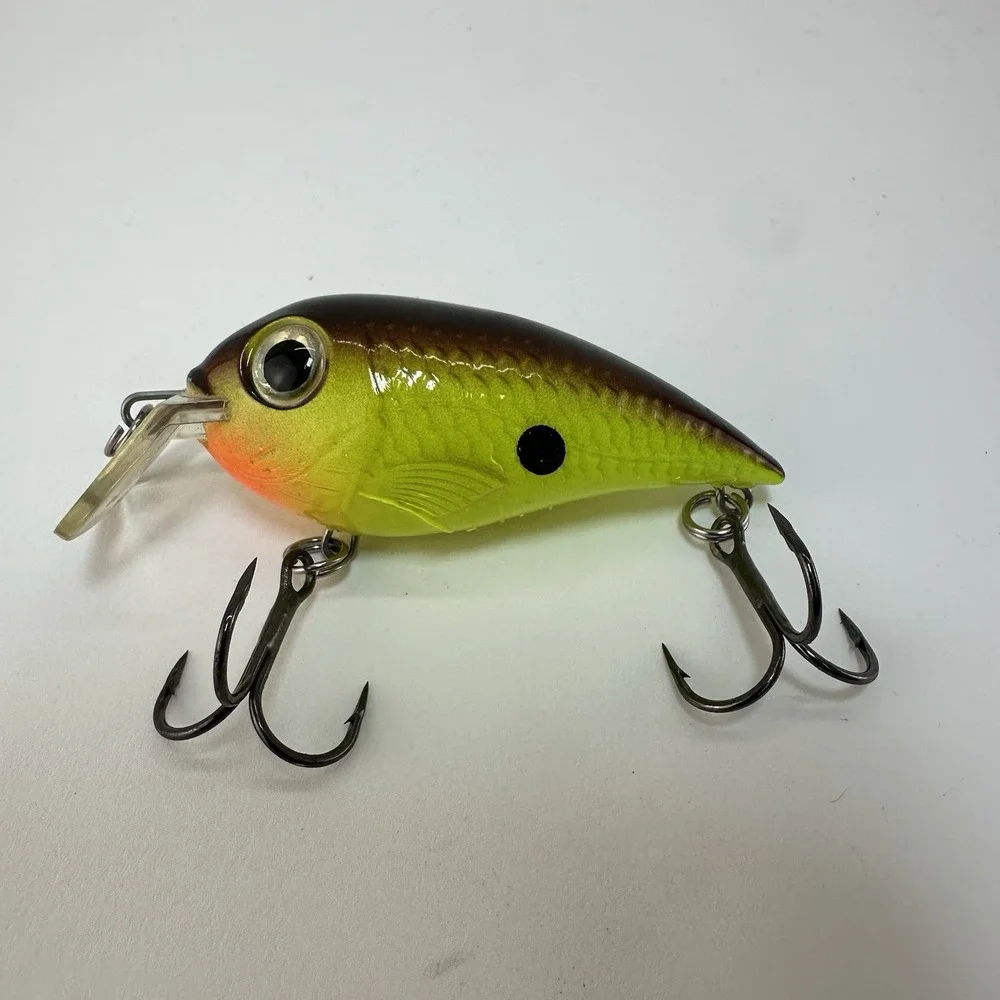 Bomber Fat Free Shad Crankbait Chartreuse Black Spot Bass Fishing Lure